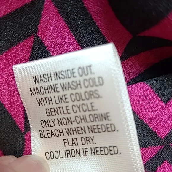 NEW DANA BUCHMAN CRANBERRY & BLACK LONG ROLL TAB SLEEVE BUTTON UP BLOUSE - Picture 16 of 16